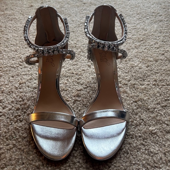 Badgley Mischka NWOT Jewel Collection Silver Heels With Crystal Ankle Straps 8.5 - Picture 2 of 7
